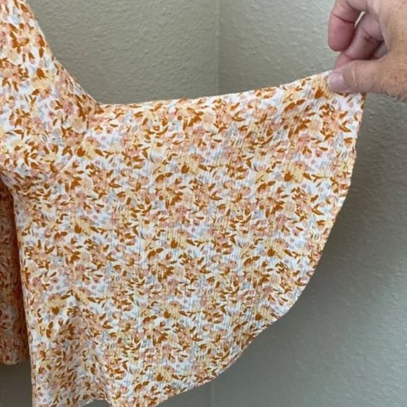 LC Lauren Conrad Bell Sleeve Split Back Top Floral Flowers Peach Size Medium - Picture 3 of 7